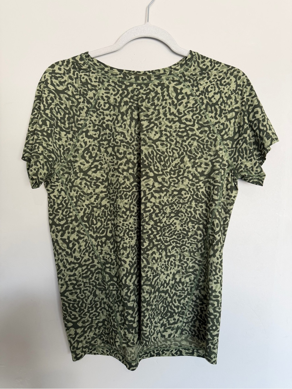 Athleta Green Camo Athletic Top Women’s Small Workout Activewear